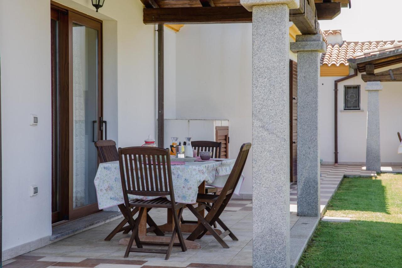 Le Residenze Di Baia Sant'Anna Villa Tanaunella Buitenkant foto