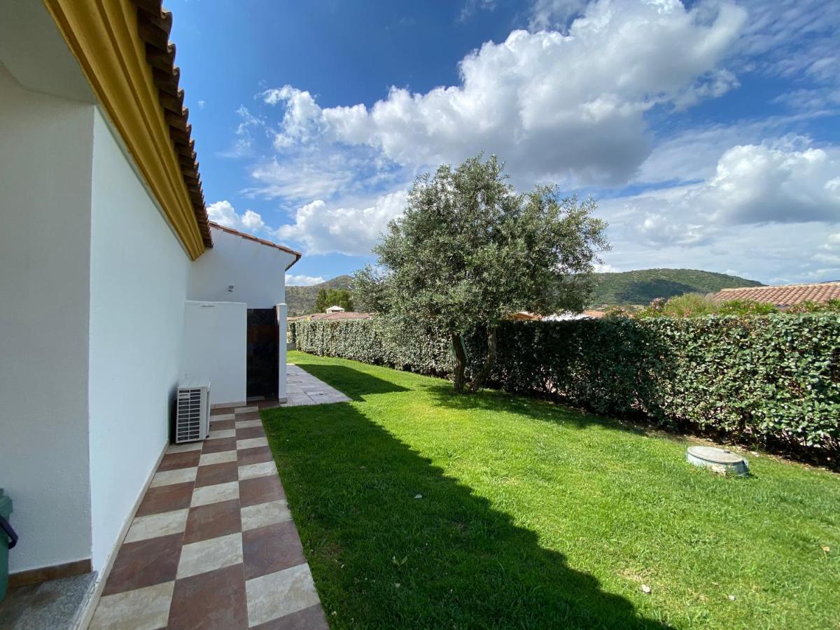 Le Residenze Di Baia Sant'Anna Villa Tanaunella Buitenkant foto