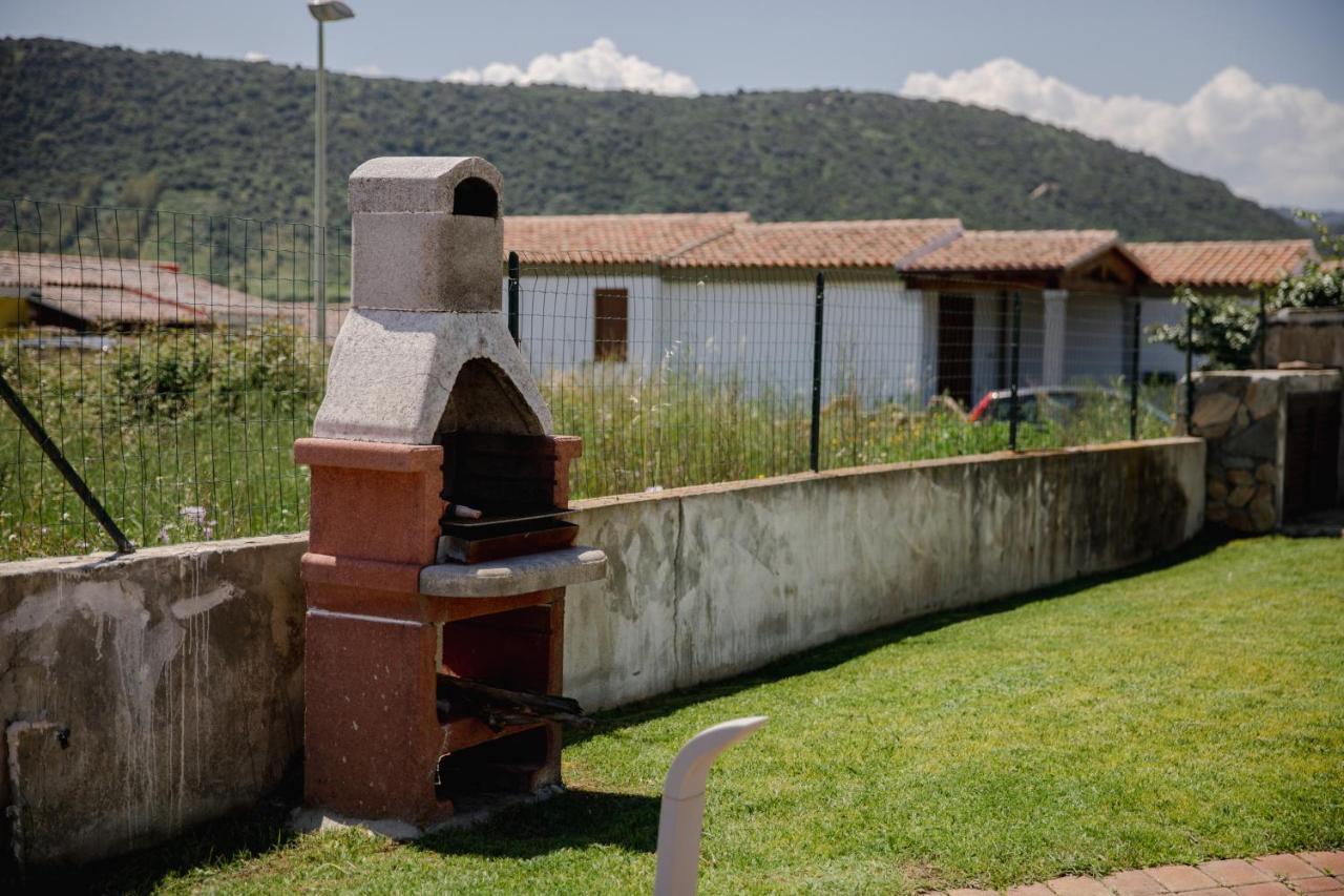 Le Residenze Di Baia Sant'Anna Villa Tanaunella Buitenkant foto