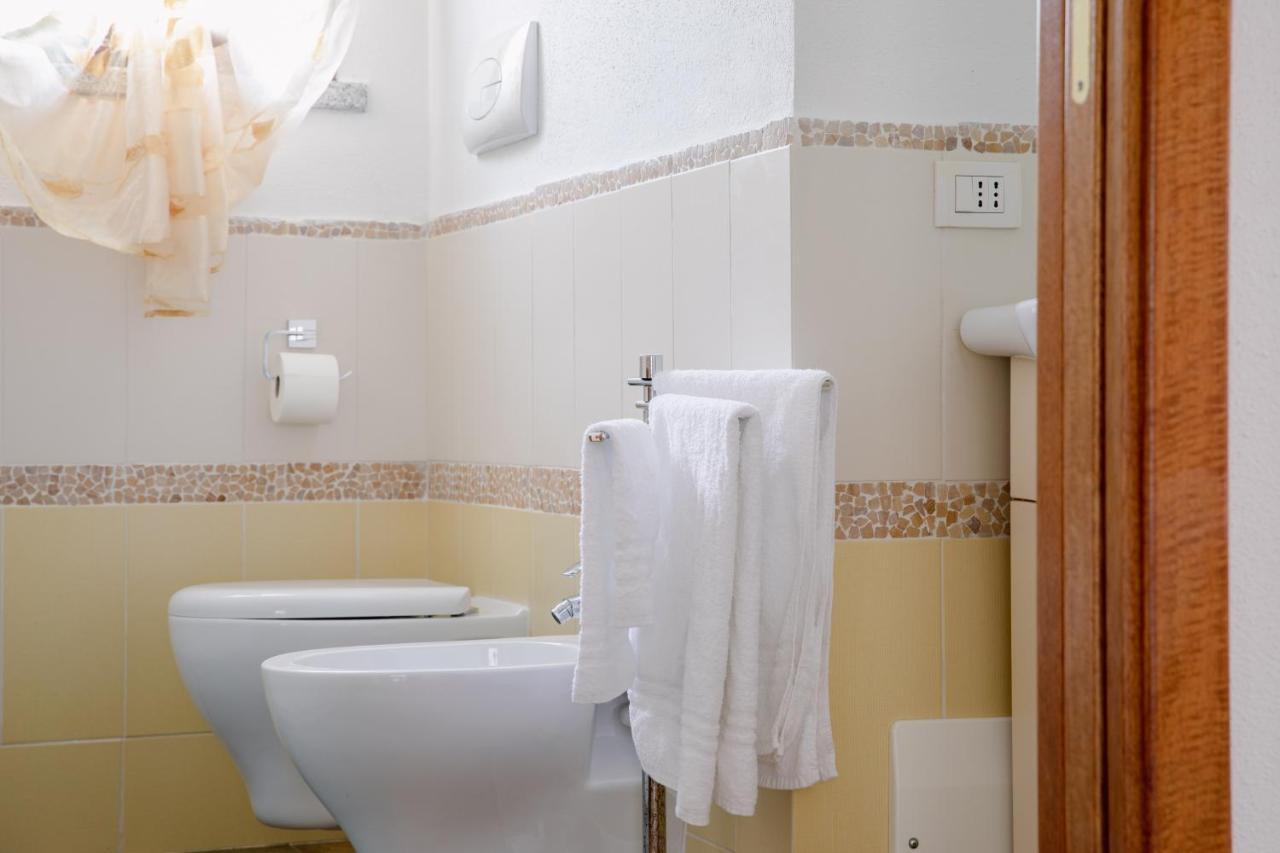 Le Residenze Di Baia Sant'Anna Villa Tanaunella Buitenkant foto