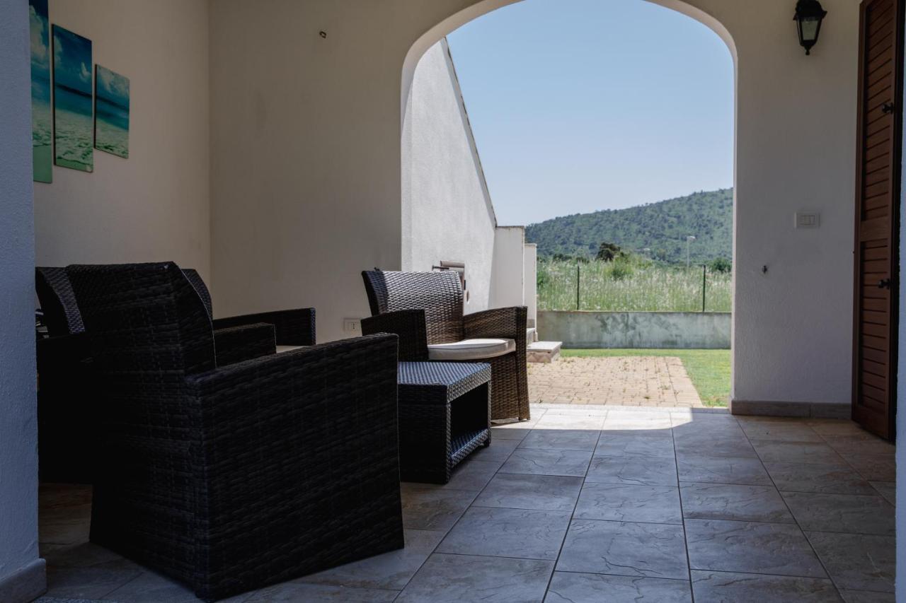 Le Residenze Di Baia Sant'Anna Villa Tanaunella Buitenkant foto