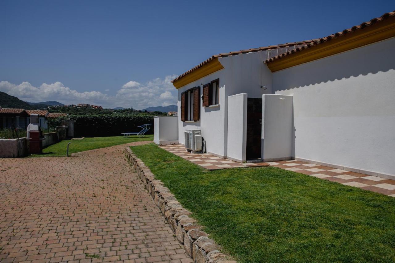 Le Residenze Di Baia Sant'Anna Villa Tanaunella Buitenkant foto