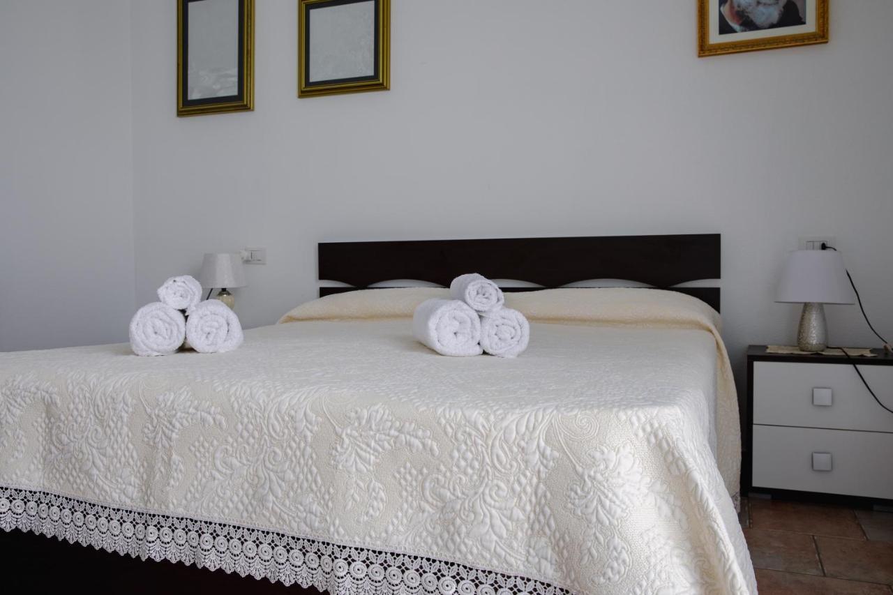 Le Residenze Di Baia Sant'Anna Villa Tanaunella Buitenkant foto