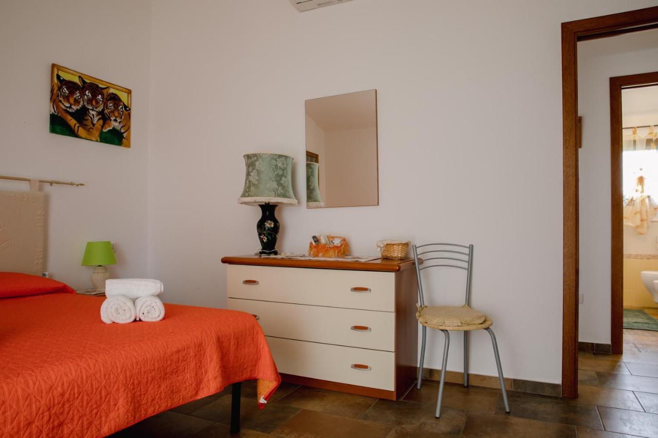 Le Residenze Di Baia Sant'Anna Villa Tanaunella Buitenkant foto