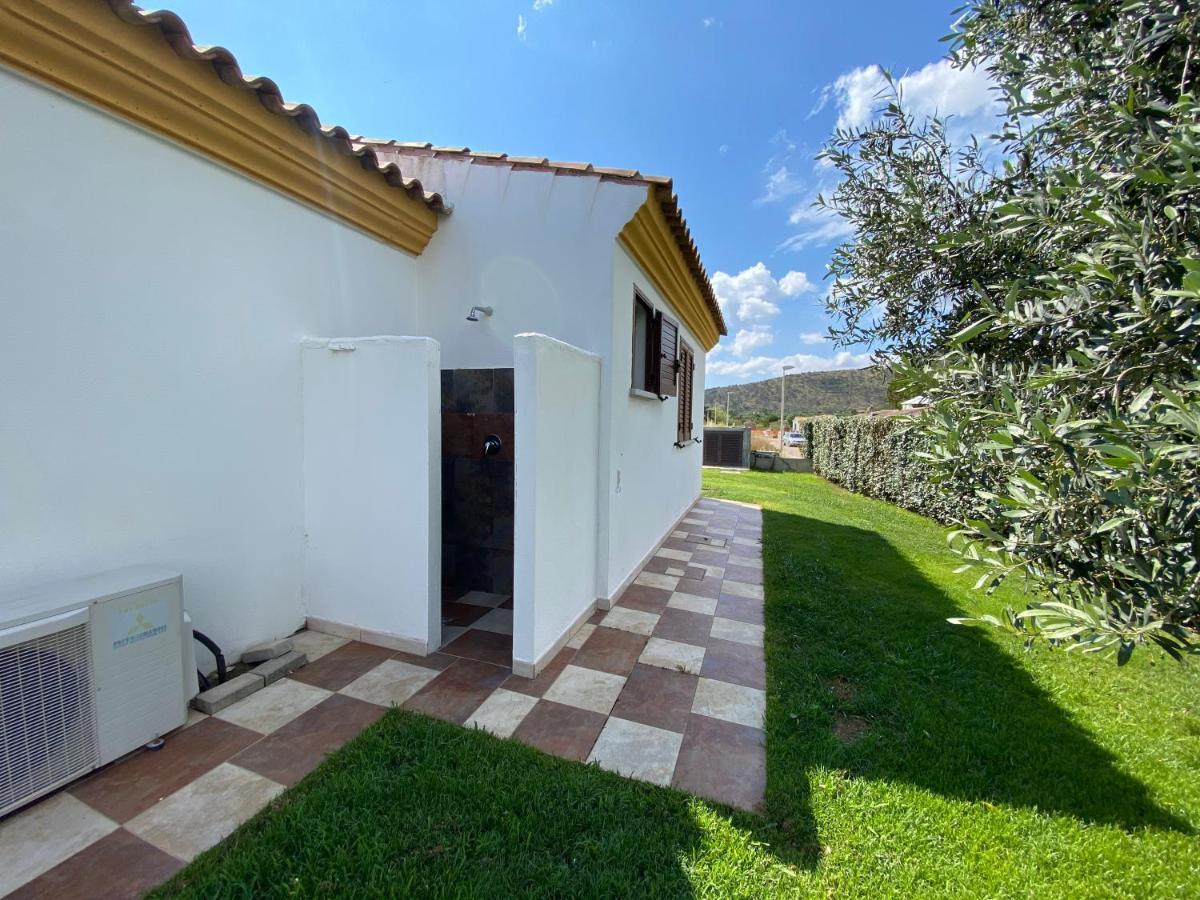 Le Residenze Di Baia Sant'Anna Villa Tanaunella Buitenkant foto